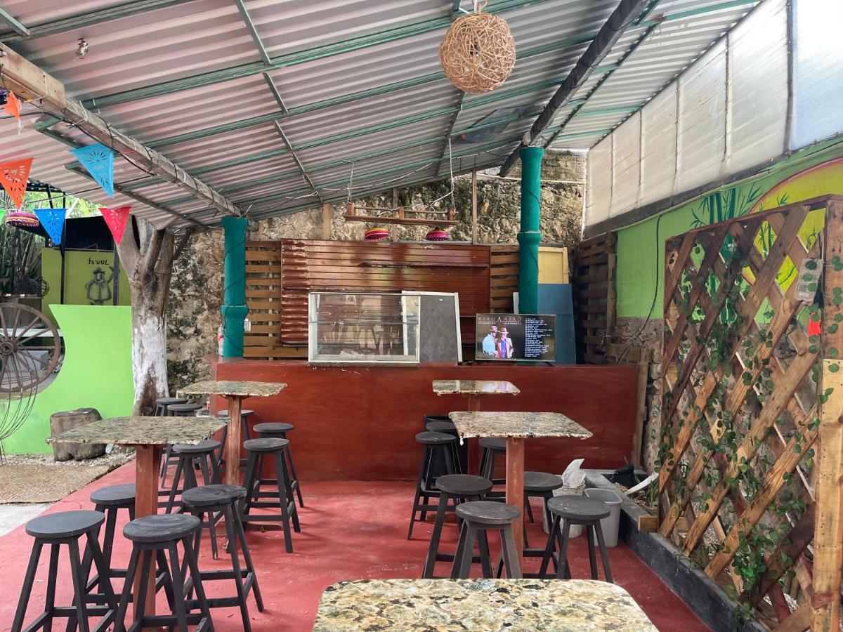 La Casa De La 12 Hostel Campeche Luaran gambar