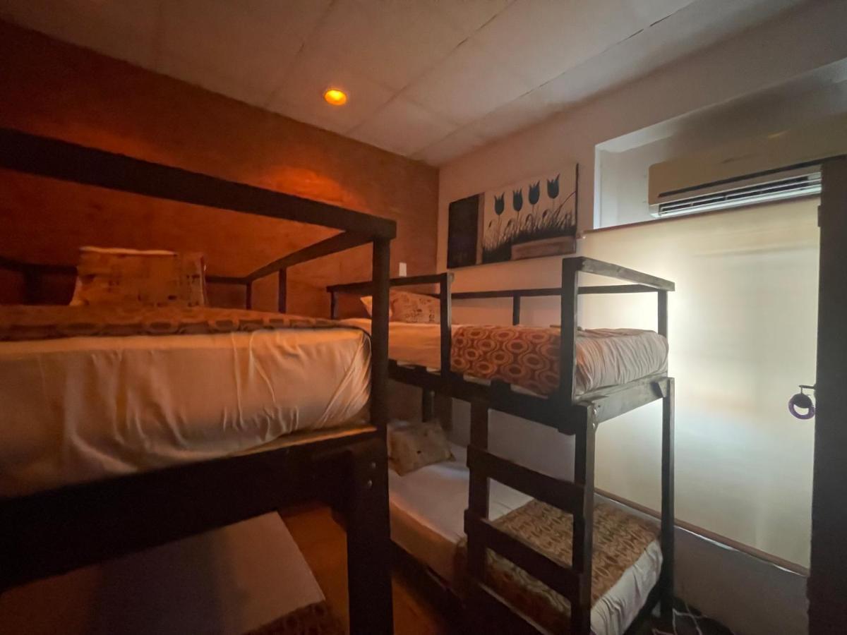 La Casa De La 12 Hostel Campeche Luaran gambar