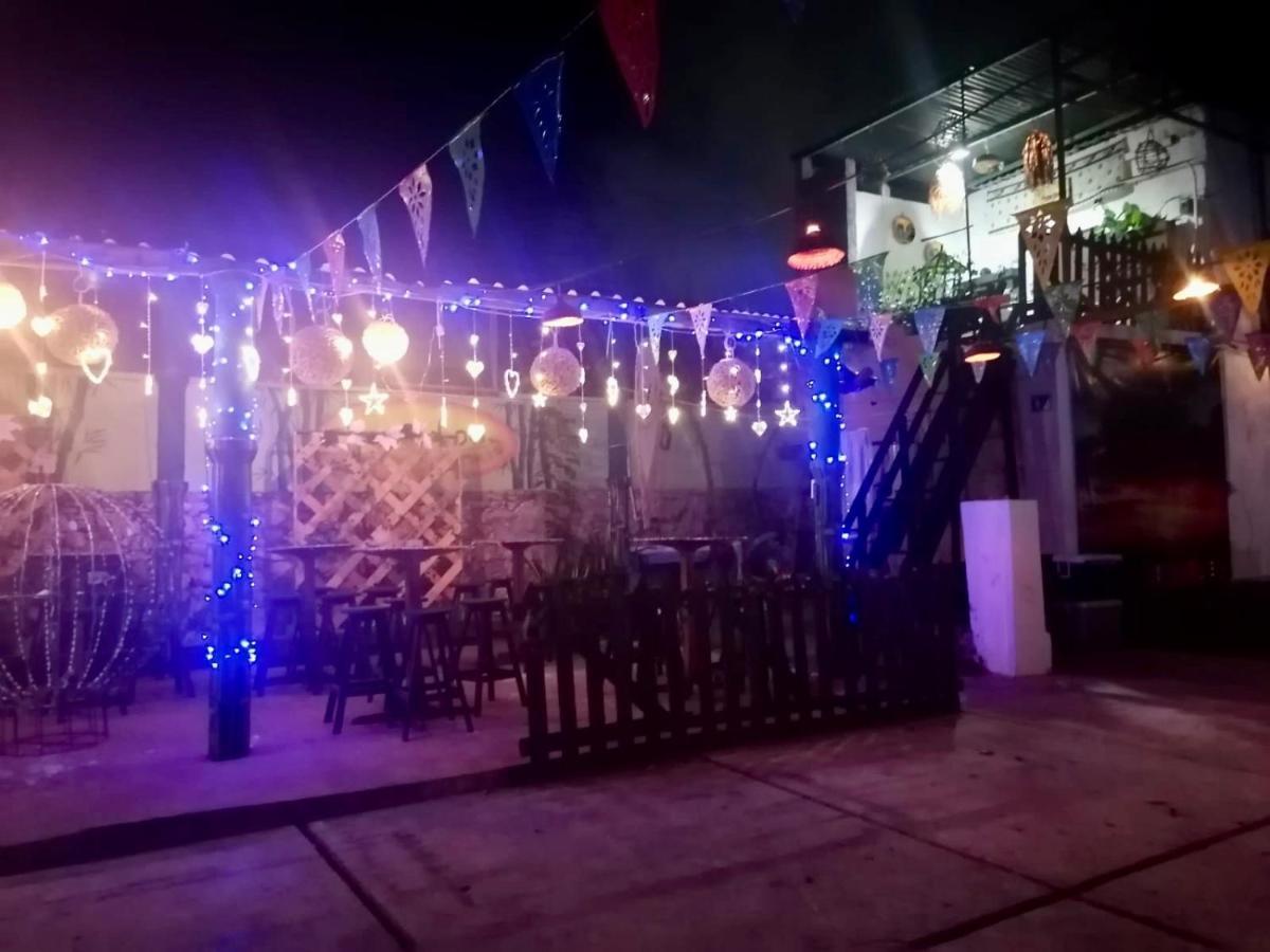 La Casa De La 12 Hostel Campeche Luaran gambar