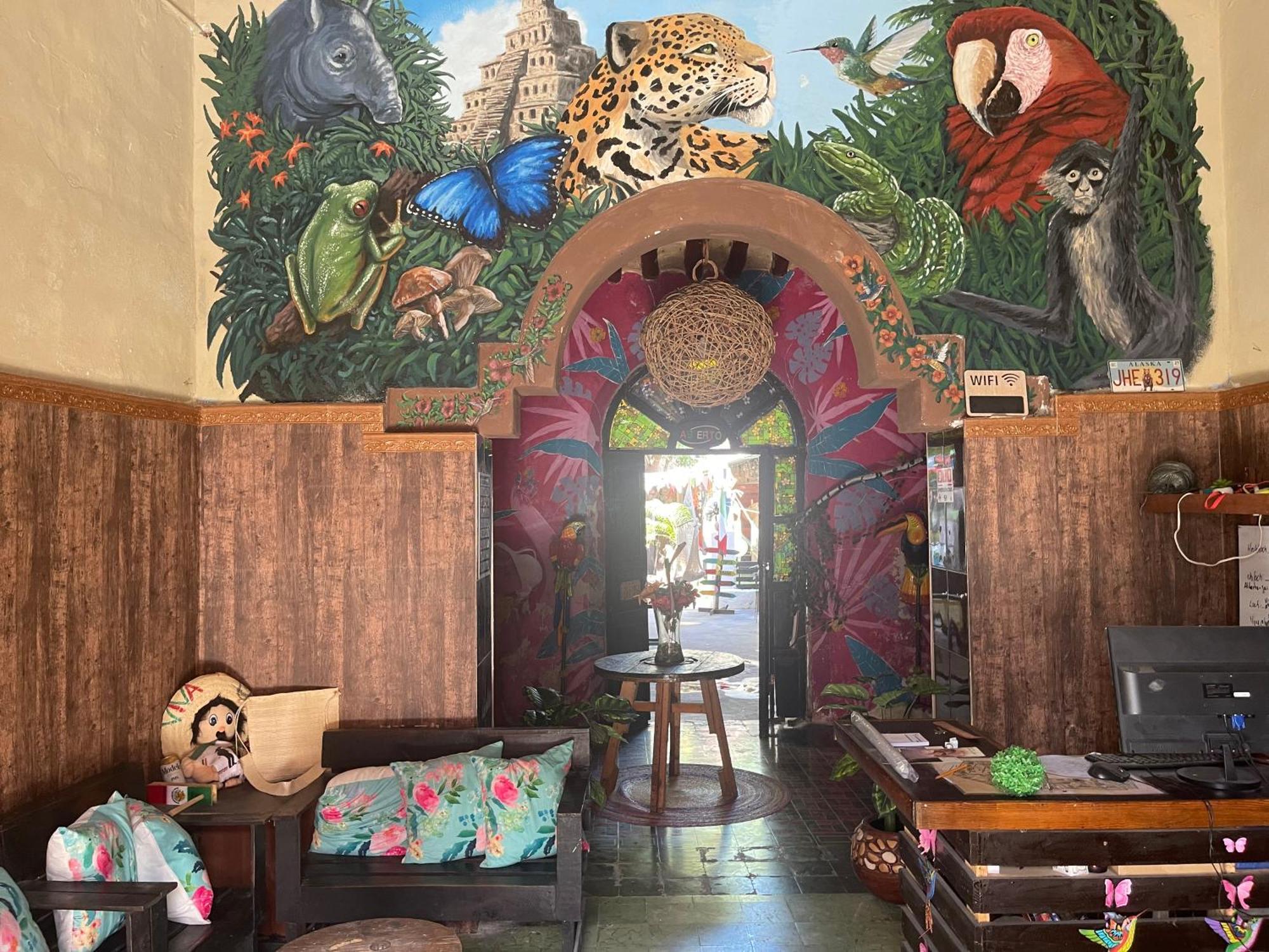 La Casa De La 12 Hostel Campeche Luaran gambar
