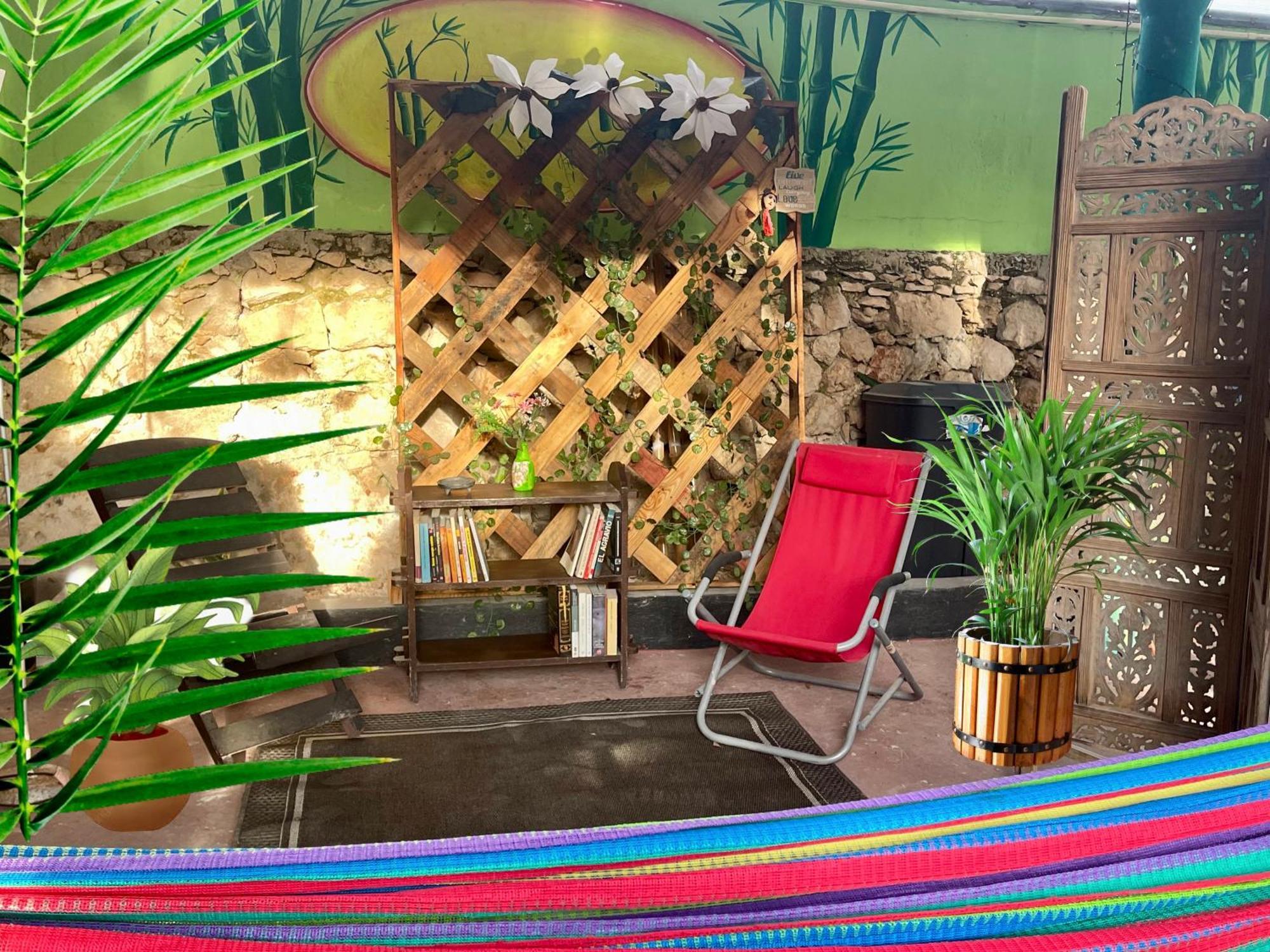 La Casa De La 12 Hostel Campeche Luaran gambar